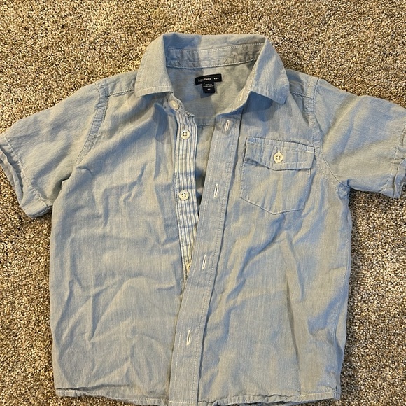 Button down shirts - Picture 2 of 3